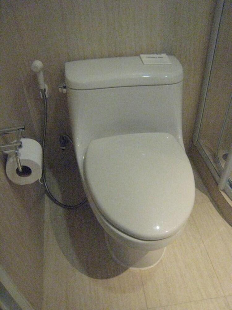 Aphrodite Inn Банкок Екстериор снимка